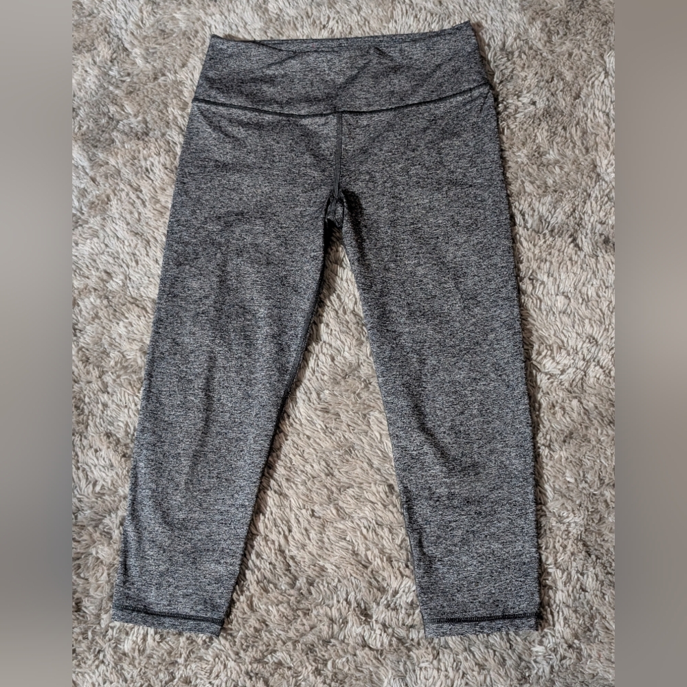 Knockout by Victoria Secret Grey/Gray Capri Leggings Size Medium